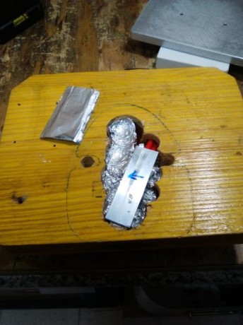 Buenas.
Os pongo unas fotos de la placa que me he fabricado para calentar una recalibradora RCBS.
Es similar 132