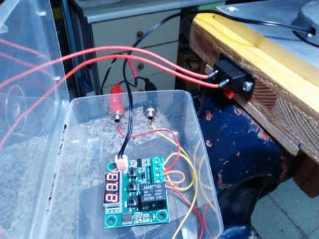 Buenas.
Os pongo unas fotos de la placa que me he fabricado para calentar una recalibradora RCBS.
Es similar 140