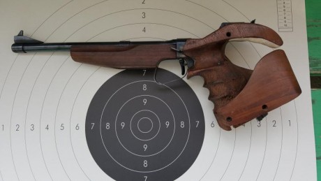 Un amigo y compañero del club ha decidido vender su TOZ 35 con cacha talla M de izquierdas, o sea de zurdo, 00