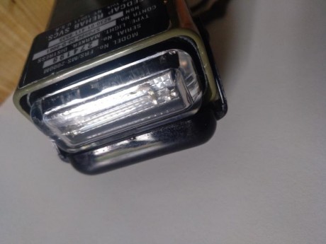 Vendo esta linterna estroboscópica utilizada por el ejercito americano entre otros.
Está prácticamente 21