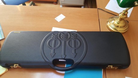Vendo escopeta de plato beretta 692 blak edition con culata regulable y todos sus accesorios sin usar 02
