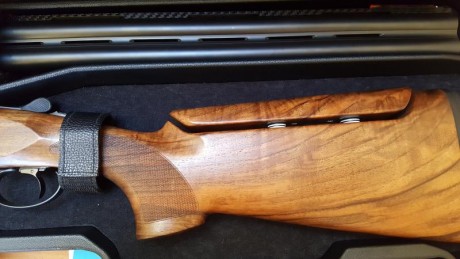 Vendo escopeta de plato beretta 692 blak edition con culata regulable y todos sus accesorios sin usar 00
