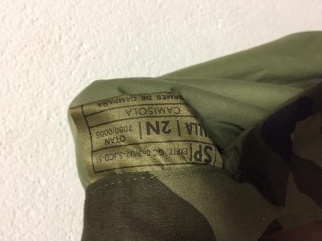 Se venden uniformes boscosos compuestos por camisola y pantalón talla 2n nuevos, 20 euros 00