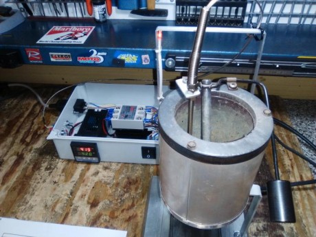 Buenas.
Os adelanto una foto del nuevo lio que tengo entre manos, en este caso es un termostato para el 60