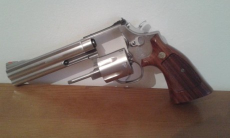 Vendo Revolver S. & W. Mod. 686, calib. 357, puede  38/38 sp. en perfectas condiciones,
   guiado 02