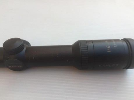 Visor Kahles Helia C 1,1-4x24 especial para batidas y monterías, con campo de visión incomparable y una 11