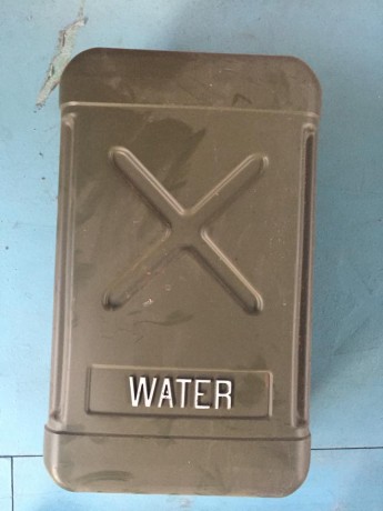 Vendo el siguiente material, portes a cargo del comprador, se encuentran en Murcia.

Bidon de agua 25 01