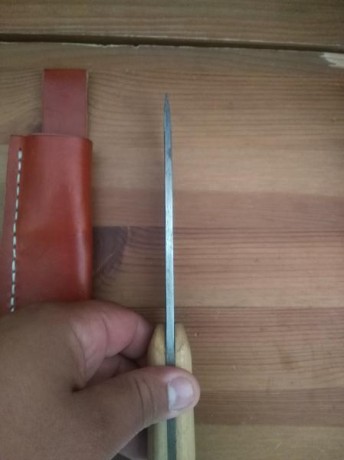 cuchillo forjado en acero al carbono 9260 mango de madera de haya medidas 11cm de hoja 10 cm de mango 01