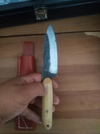 cuchillo forjado en acero al carbono 9260 mango de madera de haya medidas 11cm de hoja 10 cm de mango 00