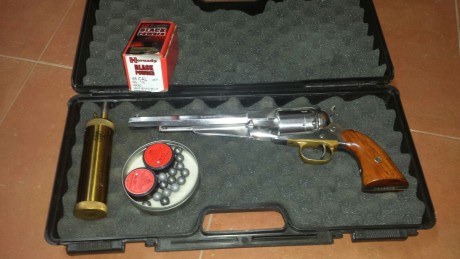 Hola foreros.
Un amigo pone a la venta su pietta. Es un modelo Remington new army1858 en inoxidable...
Es 01