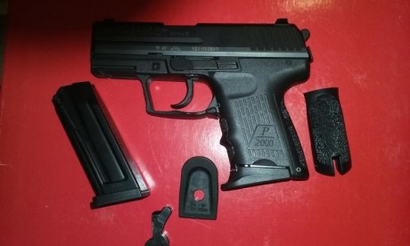Vendo Pistola HK P2000 SK calibre 9mm, está guiada con Licencia A, está como nueva tan solo estrenada, 02