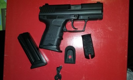Vendo Pistola HK P2000 SK calibre 9mm, está guiada con Licencia A, está como nueva tan solo estrenada, 01