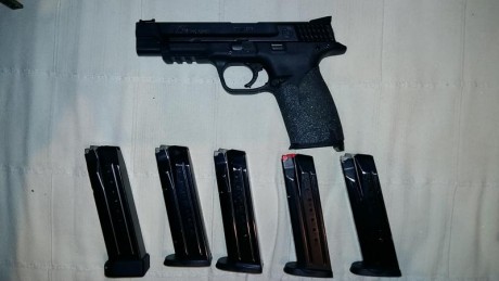 Sw mp9 pro series com unos 4000 disparos. Funda ipsc pako holster. 5 cargadores (uno de ellos de 20 tiros). 00