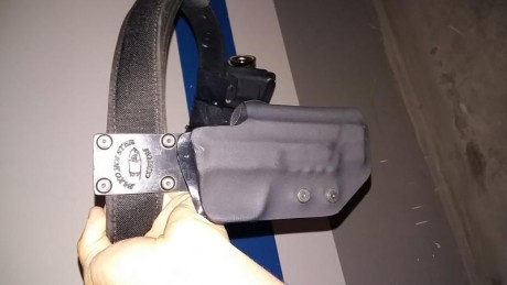 Sw mp9 pro series com unos 4000 disparos. Funda ipsc pako holster. 5 cargadores (uno de ellos de 20 tiros). 10