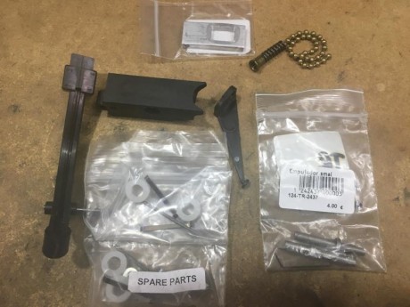   Vendo prensa Lee Pro 1000 con dais 9mm y  con repuestos
  
  Retirada de la venta
     
   Salu2 32