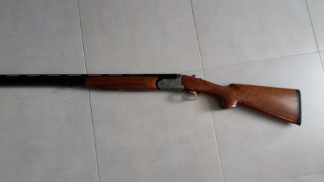 Vendo superpuesta del calibre 20. Pesa muy poco, 2,350 kg. Cañones con choques cilindricos. En muy buen 00