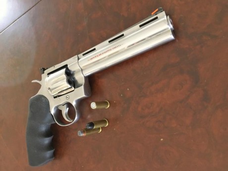 Hola:
Pongo en venta por no uso, este magnifico revolver COLT PYTHON 357 MAGNUM en acero inoxidable y 00