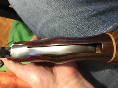 Saludos compañeros, a ver si me ayudáis a salir de dudas... el otro día le puse estás cachas a mí revolver 00