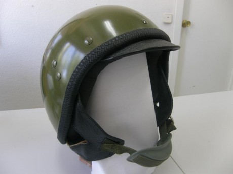Vendo este antiguo casco militar de finales de los años 70 principios de los 80. Muy pocas unidades fabricadas.
Está 00