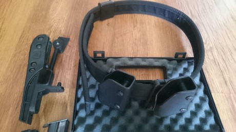 Buenas, pongo a la venta una cz75b 9mm con equipo para ipsc, cinturón con 2 porta cargadores y funda de 01