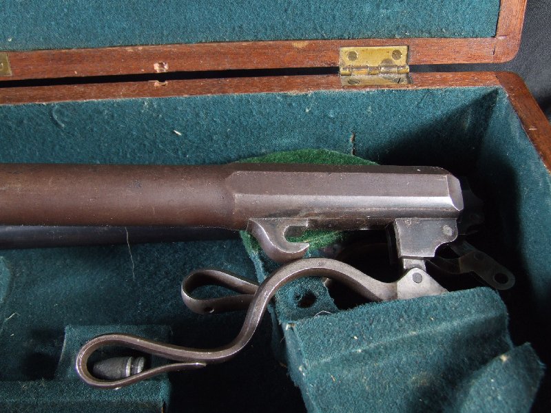 Bueno, otra bateria de fotos para que os fijeis en como hay que hacer un estuche para un rifle . . . 41