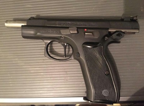 CZ 85 combat 9 mm con dos cargadores  y grip hogue. Tambien tiene gatillo plano y martillo aligerado, 02