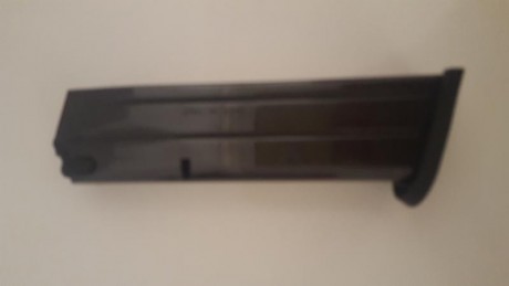 Hola, tengo dos cargadores nuevos de beretta px4 storm 9mm que pongo a la venta.  El precio seria de 30€ 02