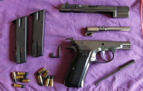 Pistola CZ 75 
nº Z7526
190 euros. 11