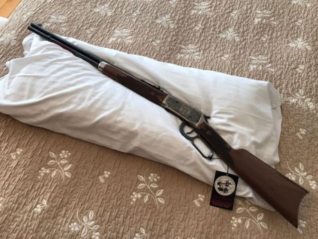 Hola.  Vendo winchester conmemorativo del bicentenario de su creador. Impecable. Armazón y casquillo del 02
