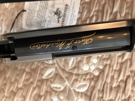 Hola.  Vendo winchester conmemorativo del bicentenario de su creador. Impecable. Armazón y casquillo del 12