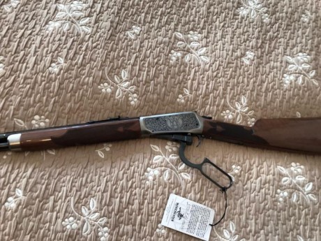 Hola.  Vendo winchester conmemorativo del bicentenario de su creador. Impecable. Armazón y casquillo del 20