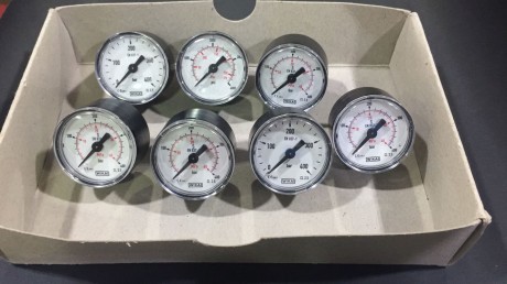 Se vende el lote completo de manometros Wika de 35mm aptos hasta 400 bares.
Los manometros son nuevos.
 10