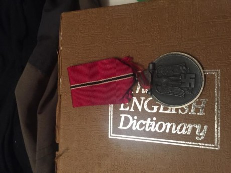 Buenas. 
Pongo a la venta mi pequeña coleccion de condecoraciones de la ll guerra mundial
Son alemas pero 02