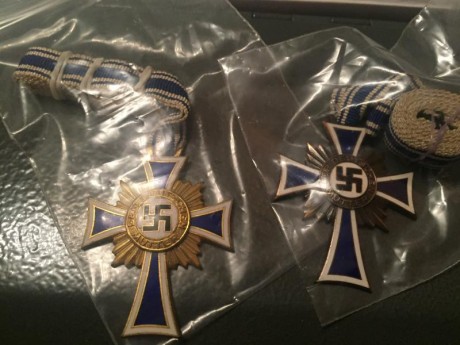 Buenas. 
Pongo a la venta mi pequeña coleccion de condecoraciones de la ll guerra mundial
Son alemas pero 20
