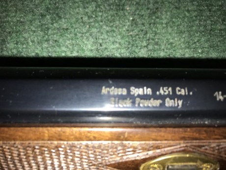 Se vende o se cambia rifle hawken Mach de ardesa  por ir dejando la afición, calibre 451. paso de estria 60