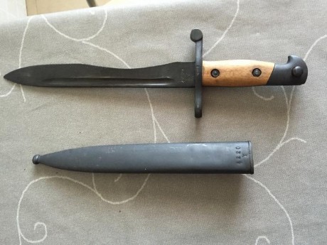 Bayoneta mod 1941 fosfatada cachas de madera, mismo numero vaina y arma.

Retirada 51