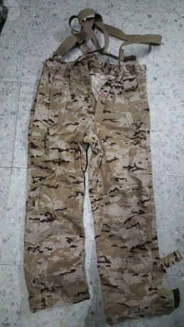 Hola, vendo pantalon Impermeable arido pixelado talla 2. Forma parte del traje de intemperie del ejercito.
Costuras 00