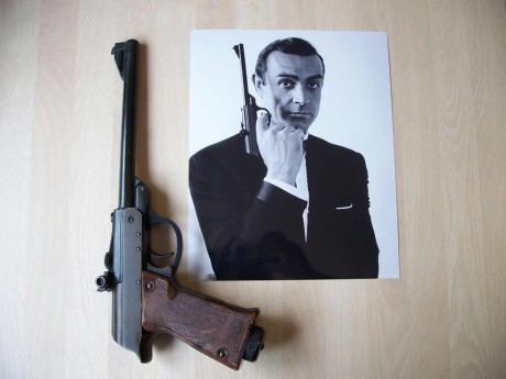 VENDO PISTOLA CLASICA WALTHER LP53  de muelle, calibre 4,5 en perfecto estado de conservacion y accesorios

PRECIO 02