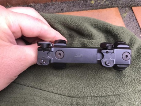 Hola.Un amigo vende esta montura Blasser para visor de 30mm.Apenas ha sido usada,solo 4 disparos.Cómo 02