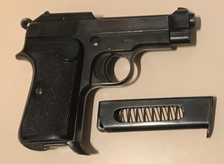 Vendo pistole Beretta del calibre 7,65 modelo 1935 en libro de coleccionista, preferiblemente en Barcelona 00