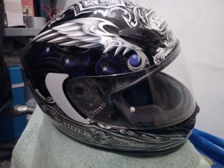 Pues eso, que vendo un casco Shoei XR1000, talla L muy bien cuidado. No lleva golpes ni roces. El casco 01