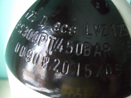 Hola, juntando cash para un capricho vendo esta botella con 2 cargas en total, la que tiene y otra, esta 00