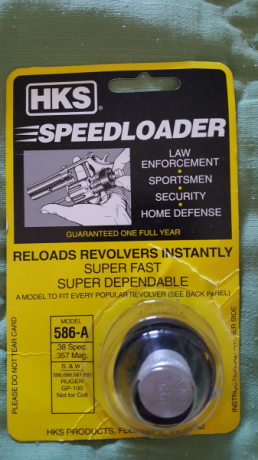 SE VENDE FUNDA REVOLVER DE 6"ARTESANAL,  MAS  UN CARGADOR RAPIDO DE REVOLVER USADO UNA VEZ PARA PROBARLO, 00