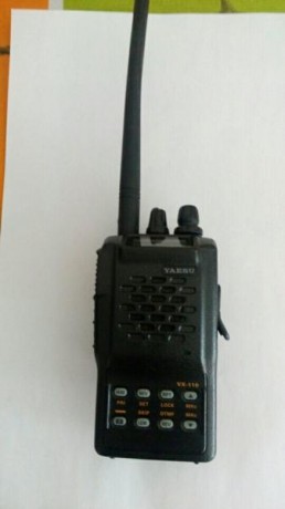 se vende emisora yaesu vx110,con clip de enganche y estacion de carga.gastos de envio no incluido
la de 00