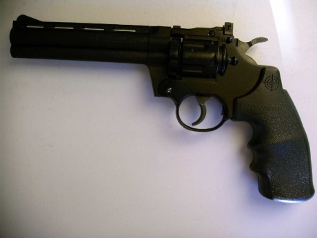 Revólver de CO2 marca Crosman. Poquísimo uso. Se vende por no utilizar. Calibre: 4, 5 mm Velocidad: 133 01