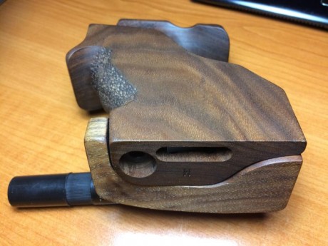 VENDO CACHA DE LA PISTOLA STEYR LP 10 EVO diestra TALLA "M" con muy poco uso. Es valida tambien 01