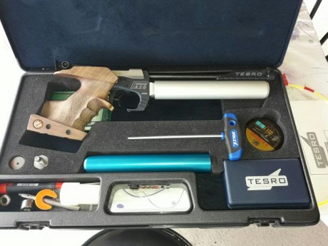 Hola, un amigo vende su tesro PA10-2 con dos bombonas, y dos cachas una M de zurdo y una S de diestro, 02