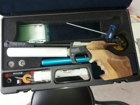 Hola, un amigo vende su tesro PA10-2 con dos bombonas, y dos cachas una M de zurdo y una S de diestro, 00