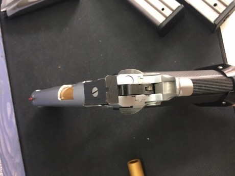 OPORTUNIDAD!VENDO PISTOLA STI EDGE CUSTOMIZADA DEL CALIBRE 40S&W MAS UN CAÑÓN ADICIONAL DEL 9PB,CON 30