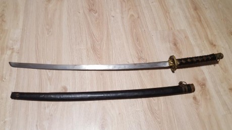 Buenos dias, me gustaría que alguien me ayudase con esto:
Tengo esta katana en casa desde hace bastantes 02
